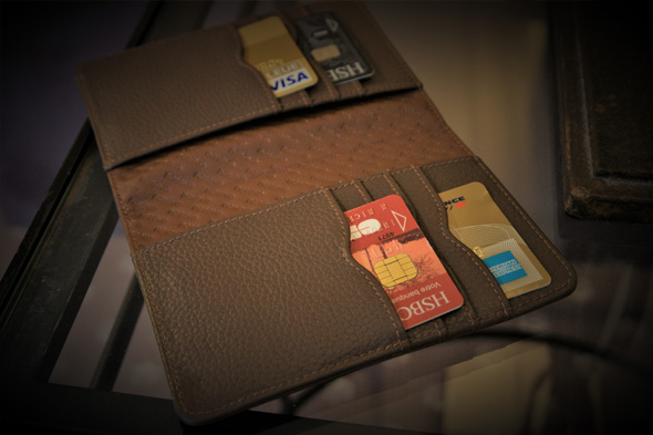 革製パスポートケース - クレジットカード8枚