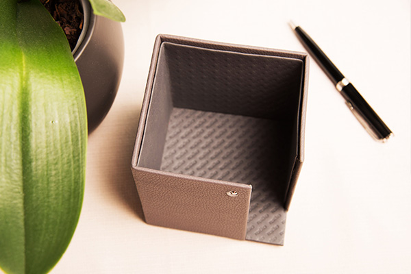 Notizzettelkasten aus Leder 9 x 9 cm