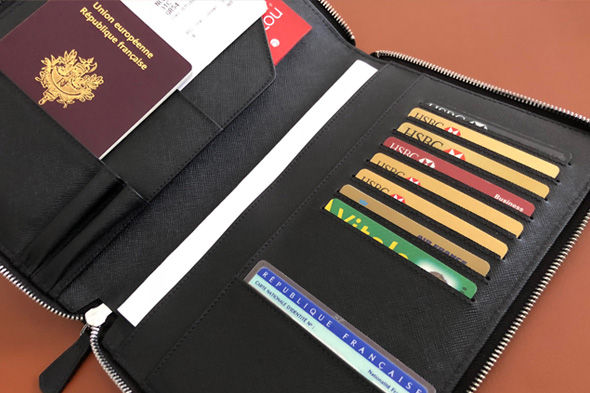 Pochette zippée pour documents de voyage