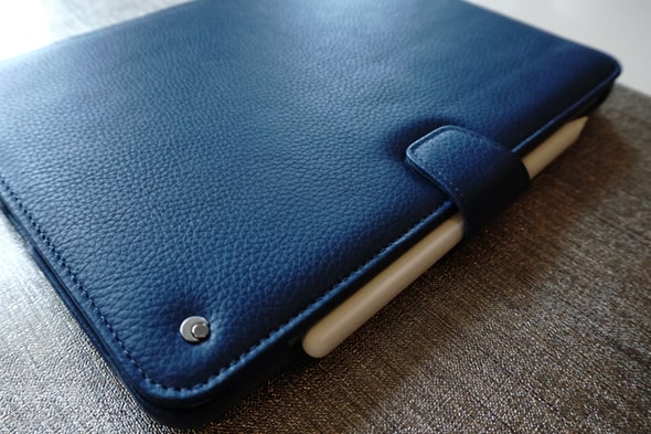 Apple iPad Air (2020) leather case