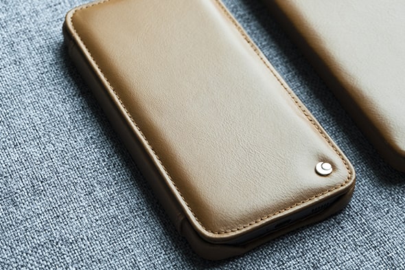 Samsung Galaxy S21 FE leather case
