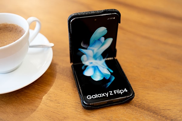 Samsung Galaxy Z Flip4 leather cover