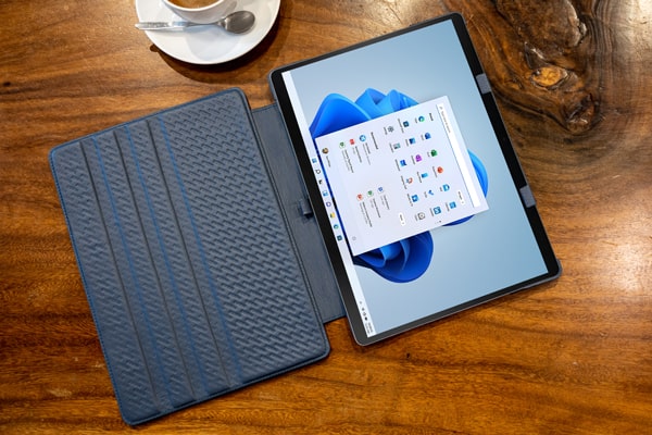 Funda de piel Microsoft Surface Pro 9 / 10 / 11