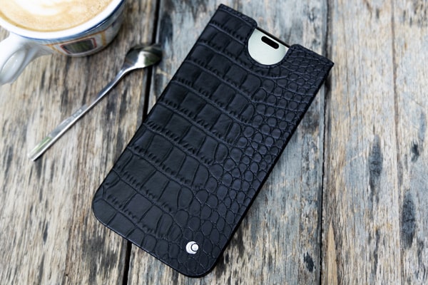 Apple iPhone 15 leather pouch