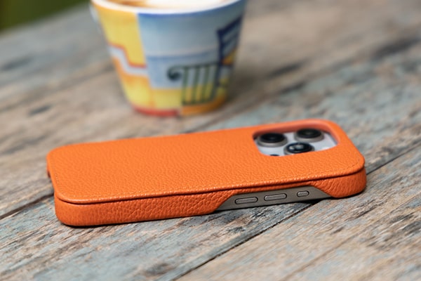 Apple iPhone 15 Pro leather cover