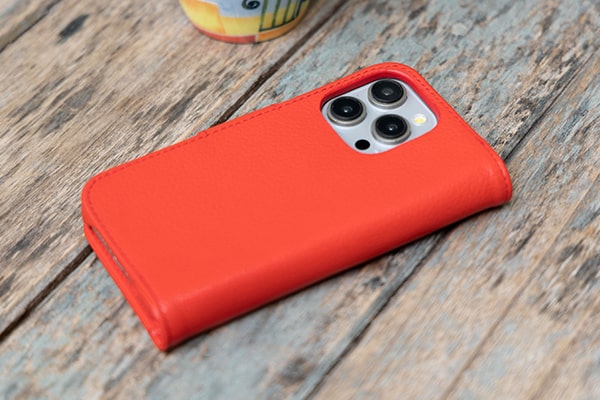 Apple iPhone 15 Pro leather case