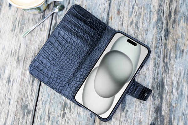 Apple iPhone 15 Plus leather case