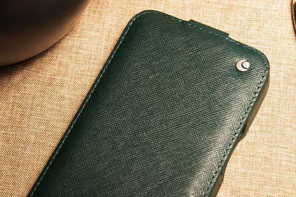 Apple iPhone 15 Plus leather case