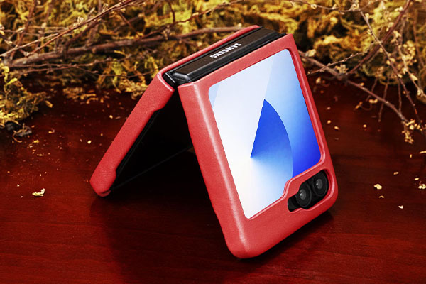 Samsung Galaxy Z Flip6 leather cover