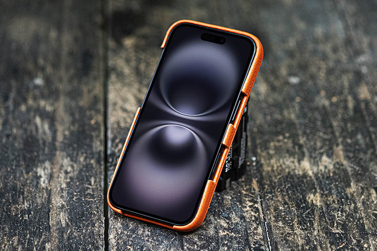 Apple iPhone 16 leather cover