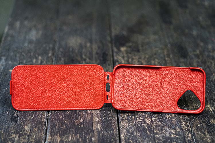 硬质真皮保护套 Apple iPhone 16