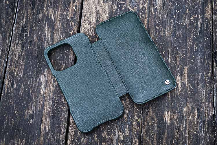 Apple iPhone 16 Pro leather case