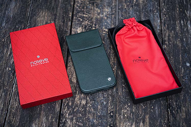 Apple iPhone 16 Pro Max leather pouch