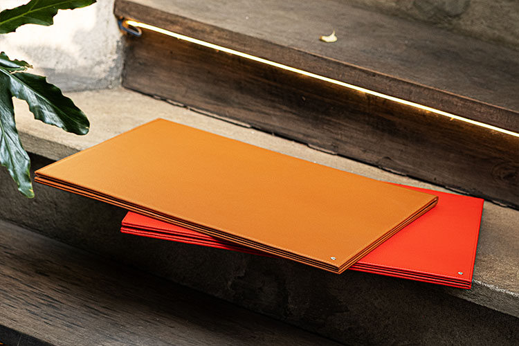 Desk mat with flap - 49 x 35 cm