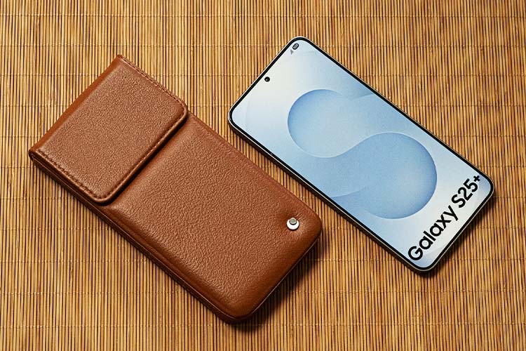 Samsung Galaxy S25+ leather pouch