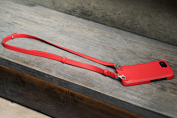 带肩带的 Apple iPhone 16e 保护套