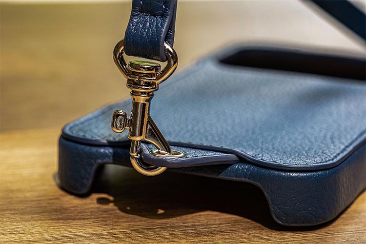 Apple iPhone 17 Pro leather cover