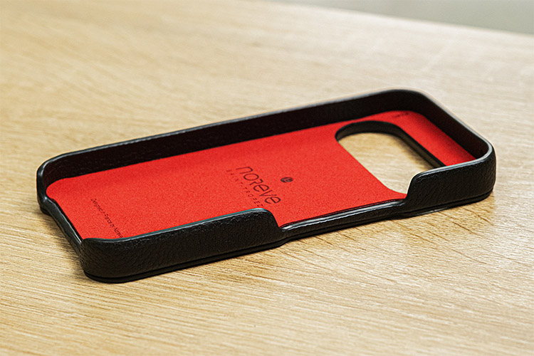 Google Pixel 10 leather cover