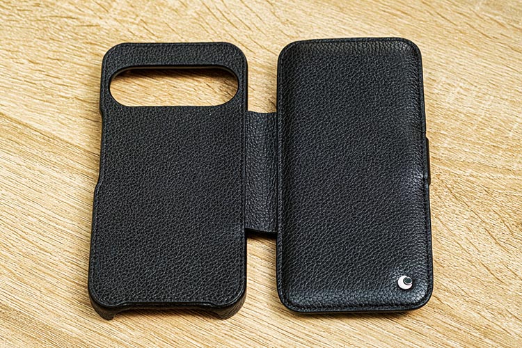 Google Pixel 10 Pro leather case