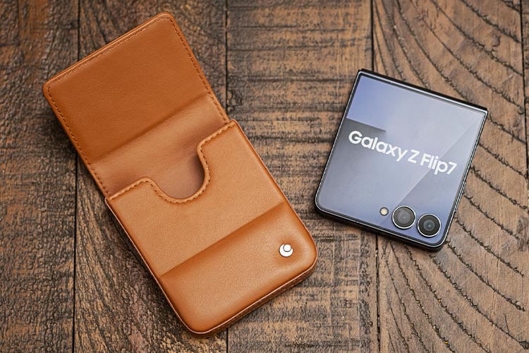 플랩이 있는 가죽 파우치 Samsung Galaxy Z Flip7